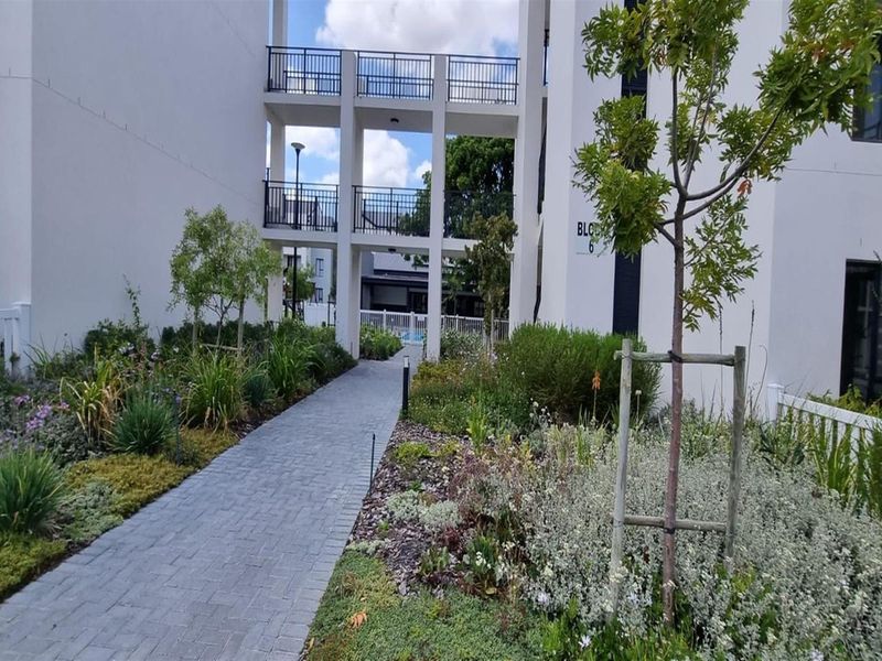 Modern Studio Apartment + Garage in popular Cederberg Estate in Haasendal - Photo 7