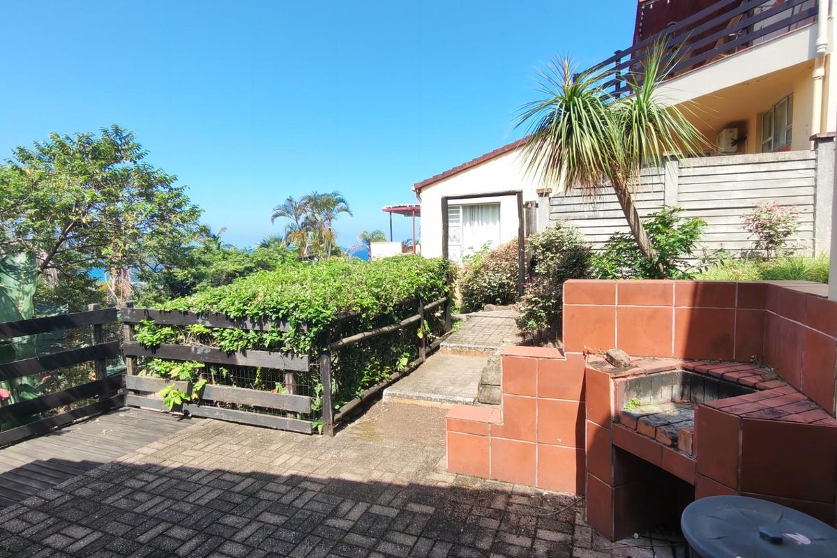 Fixer Upper Value Offering in Margate!  3 bedroom, 2 Bath townhouse - Photo 3