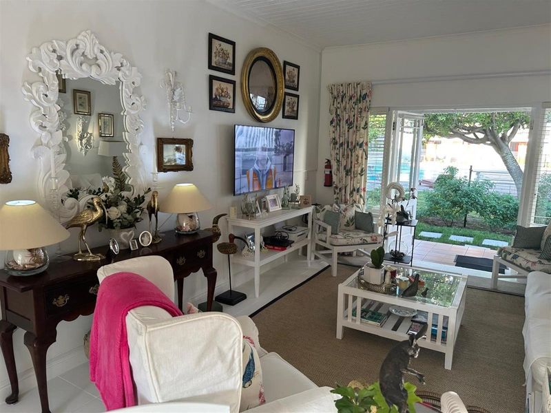 Poolside, Private, and Dangerously Easy to Fall in Love With - Photo 7