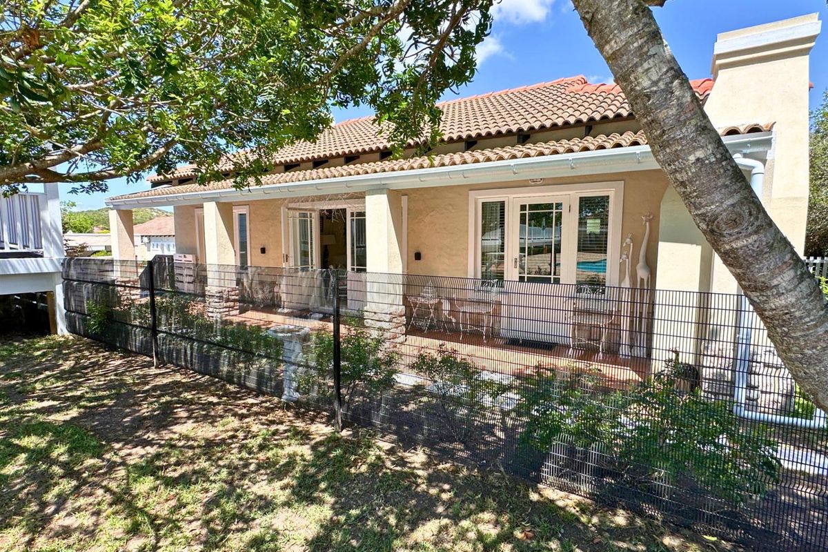 Poolside, Private, and Dangerously Easy to Fall in Love With - Photo 2