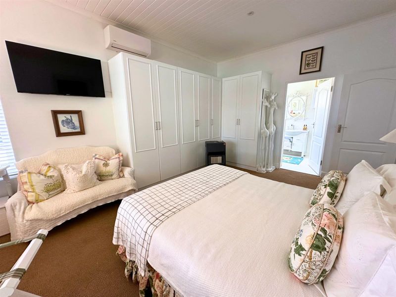 Poolside, Private, and Dangerously Easy to Fall in Love With - Photo 10