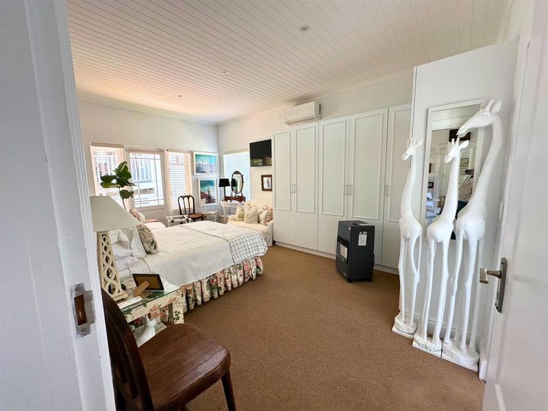 Poolside, Private, and Dangerously Easy to Fall in Love With - Photo 9