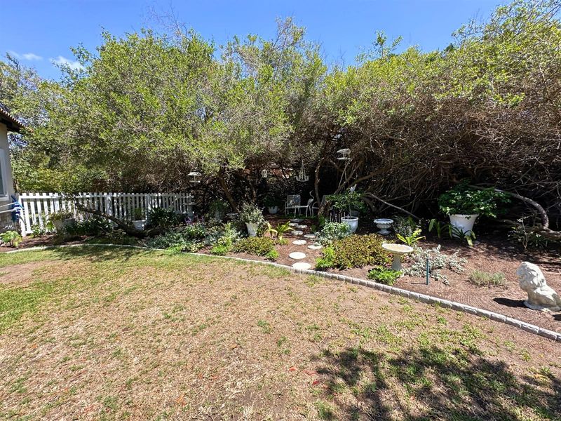 Poolside, Private, and Dangerously Easy to Fall in Love With - Photo 4