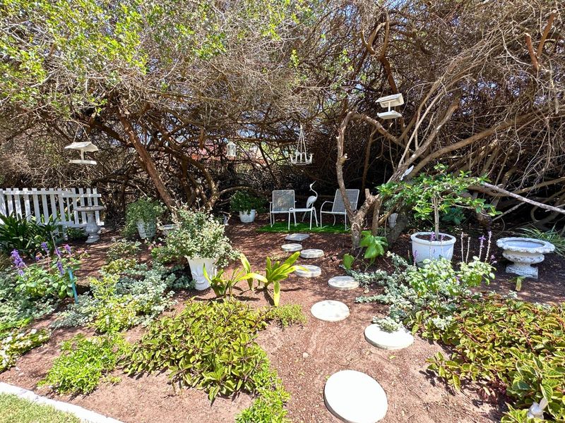 Poolside, Private, and Dangerously Easy to Fall in Love With - Photo 6