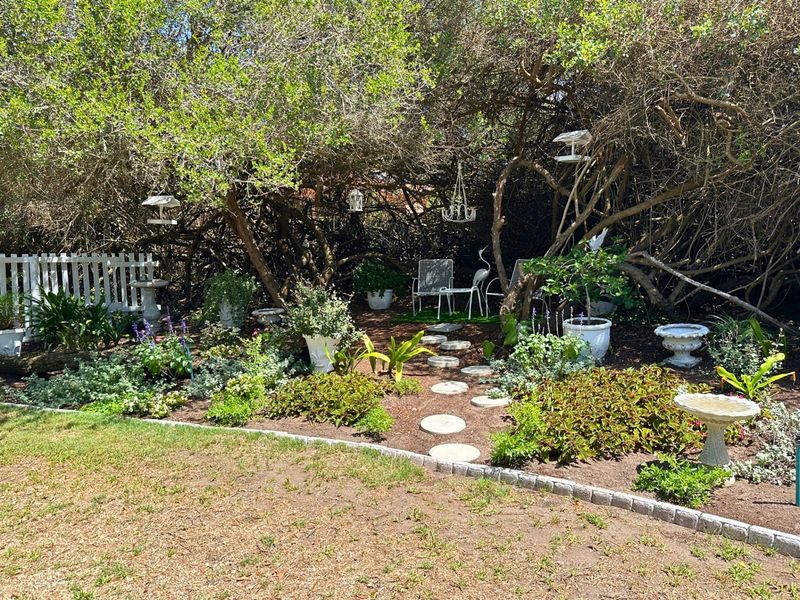 Poolside, Private, and Dangerously Easy to Fall in Love With - Photo 5