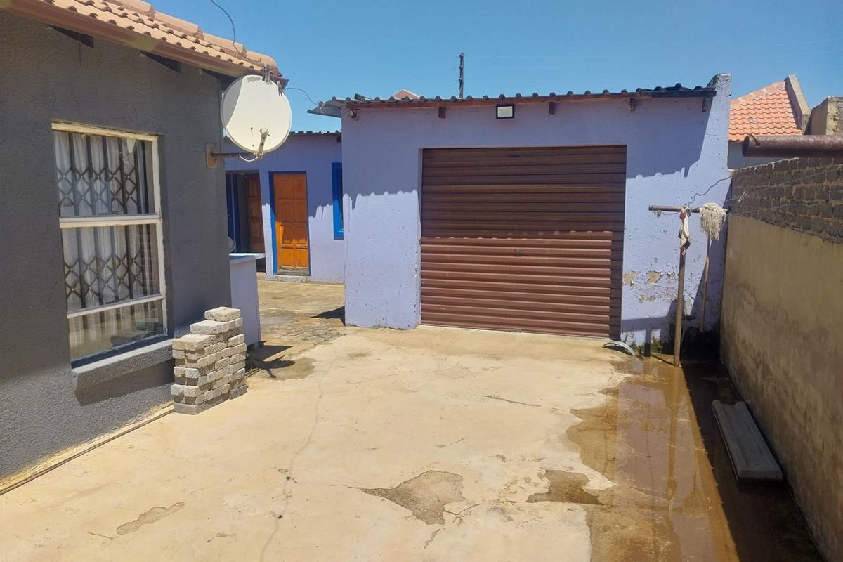 3 Bedroom House For Sale in Protea Glen, Soweto - Photo 3