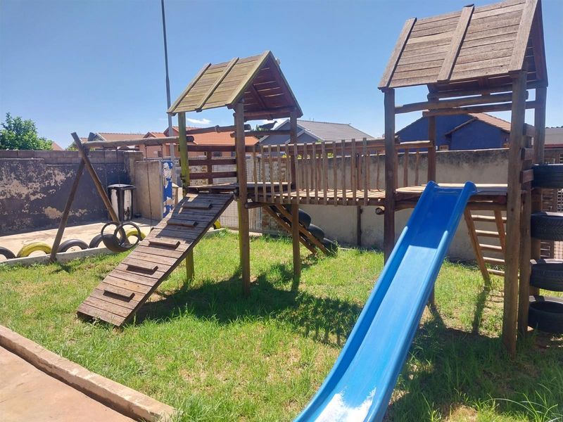 3 Bedroom House For Sale in Protea Glen, Soweto - Photo 2