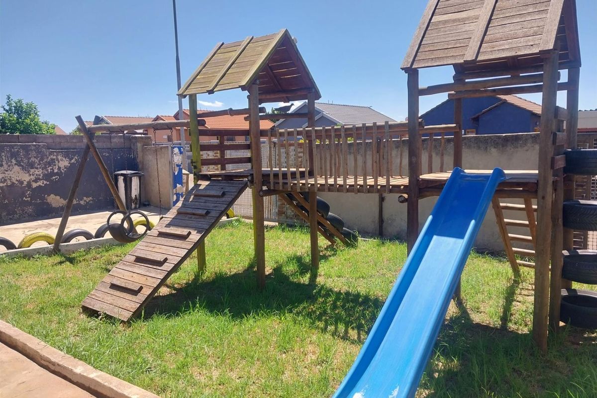 3 Bedroom House For Sale in Protea Glen, Soweto - Photo 2