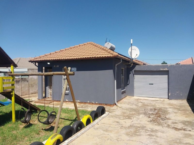 3 Bedroom House For Sale in Protea Glen, Soweto - Photo 6