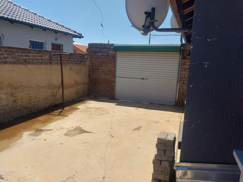 3 Bedroom House For Sale in Protea Glen, Soweto - Photo 4