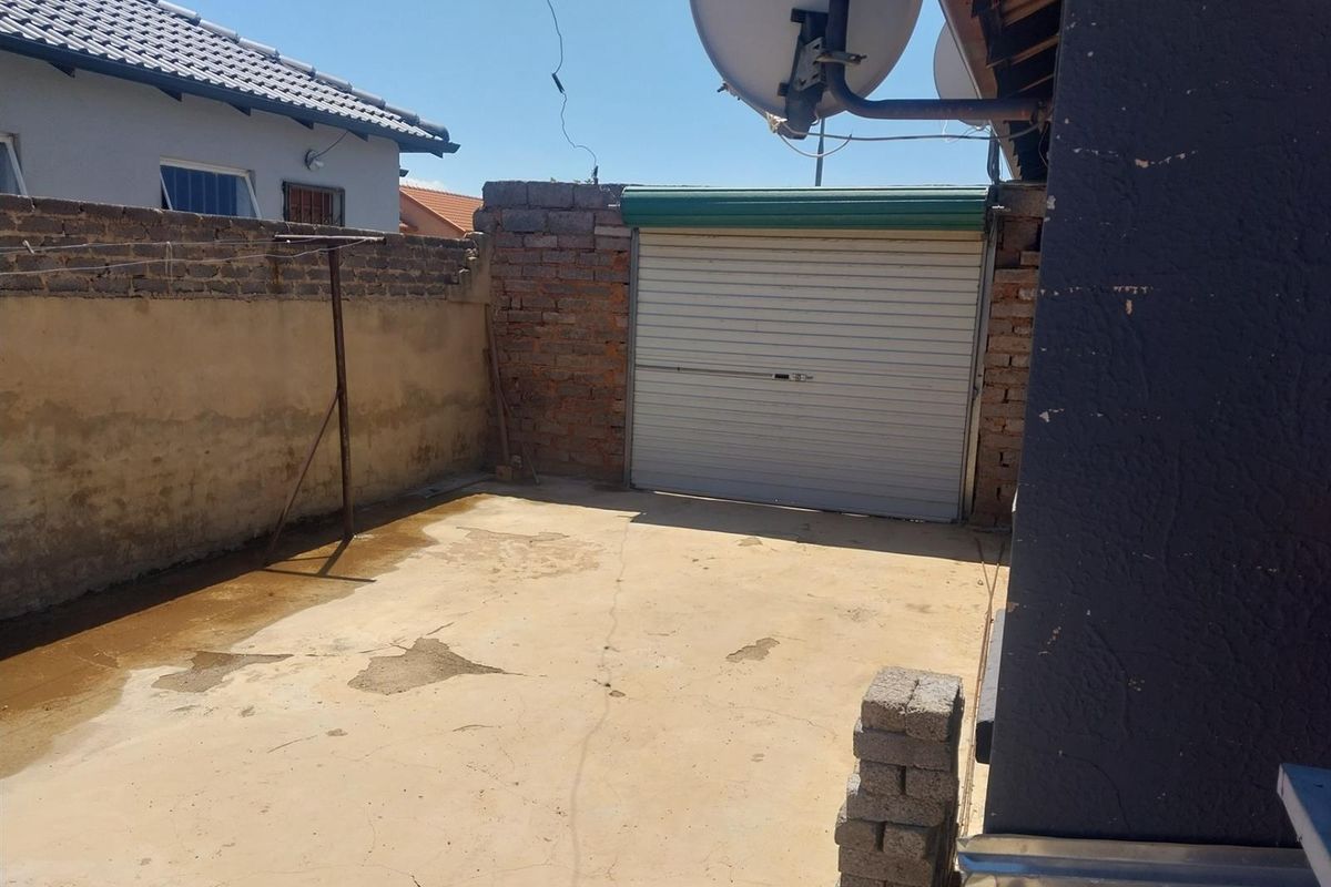 3 Bedroom House For Sale in Protea Glen, Soweto - Photo 4