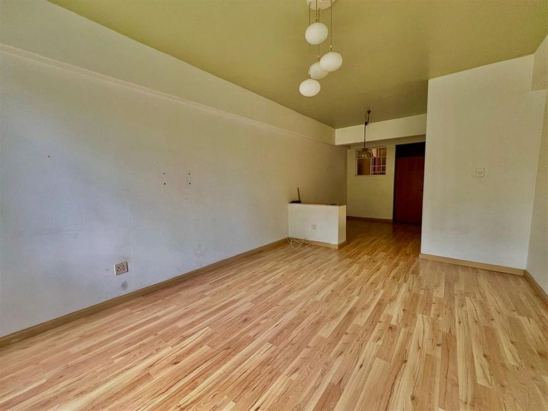 Apartment For Sale in Norwood, Johannesburg - Photo 7