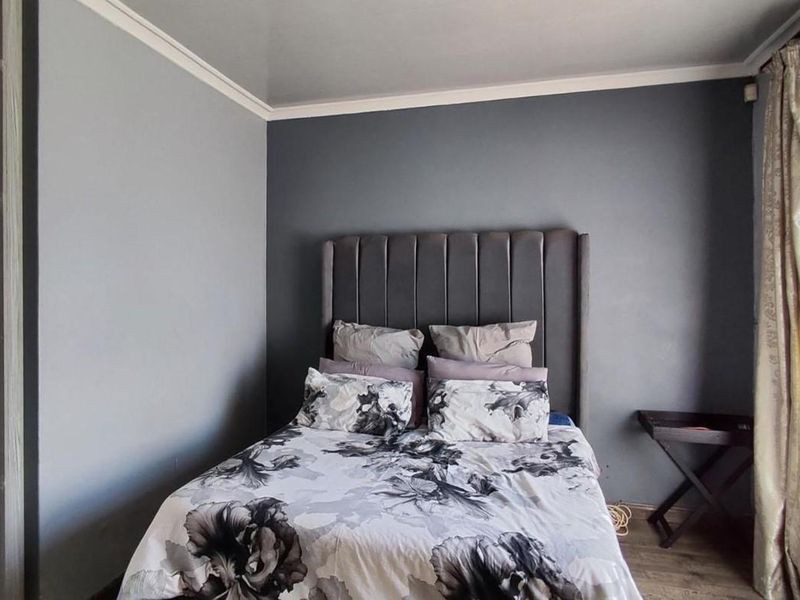 Family Home with Spacious Yard  and Expansion Potential in Sharon Park, Nigel - Photo 3