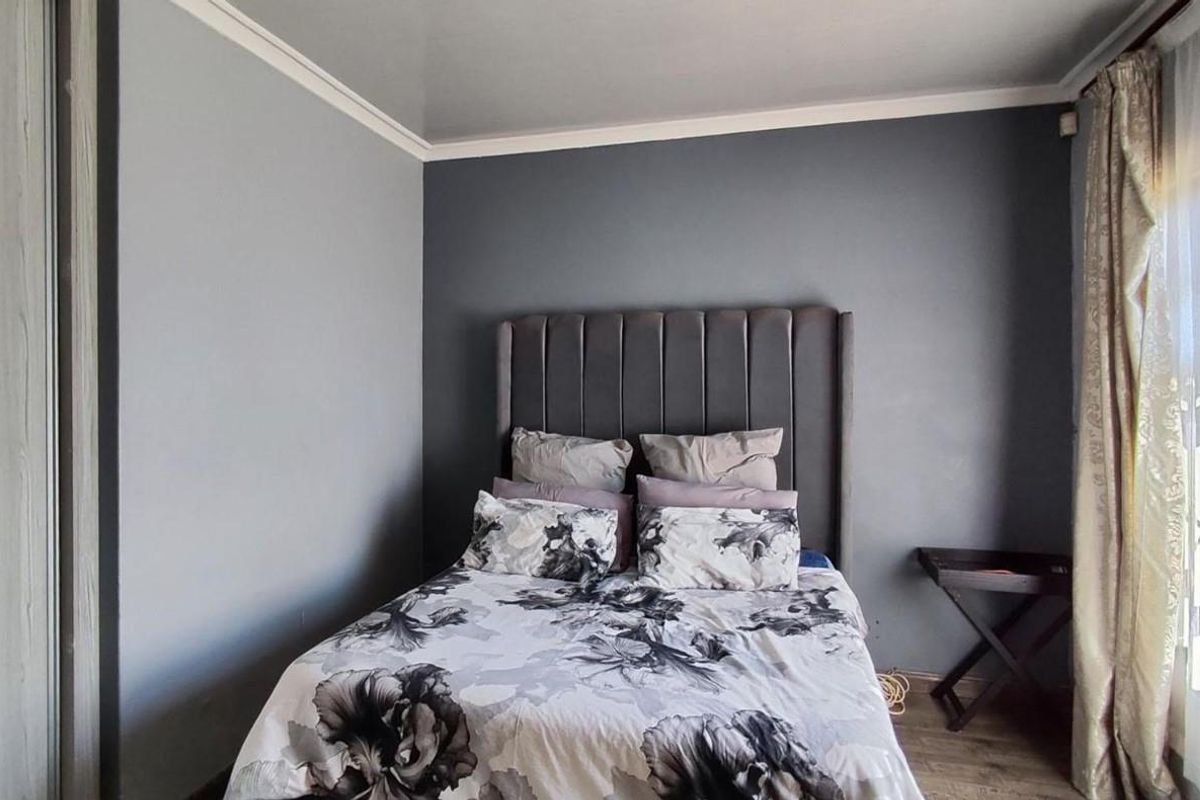 Family Home with Spacious Yard  and Expansion Potential in Sharon Park, Nigel - Photo 3