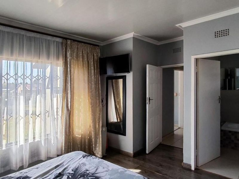 Family Home with Spacious Yard  and Expansion Potential in Sharon Park, Nigel - Photo 5