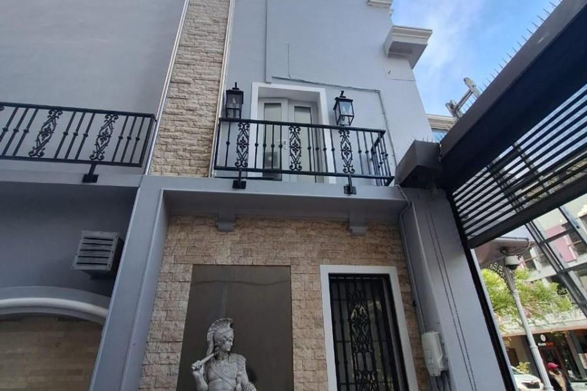 Two bedroom apartment with 2nd Income Earning Commercial Ground For Sale in Cape Town City Centre - Photo 2