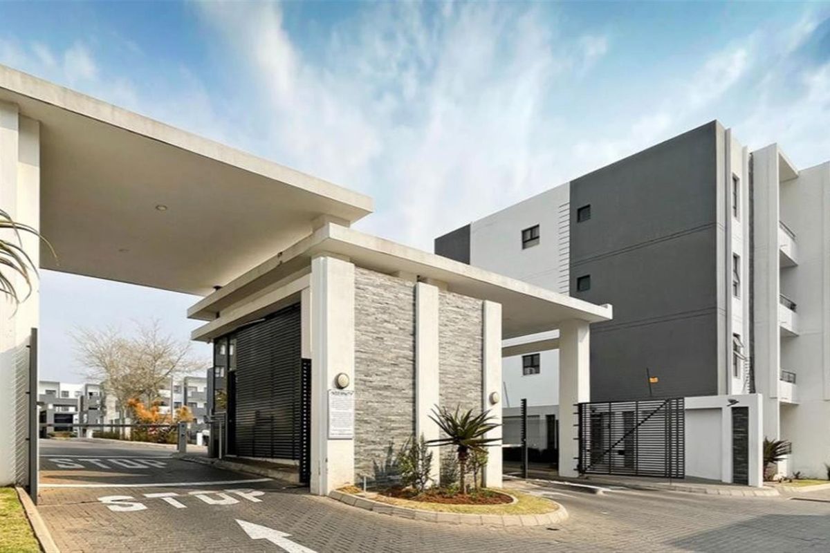 Apartment For Sale in Erand Gardens, Midrand - Photo 3