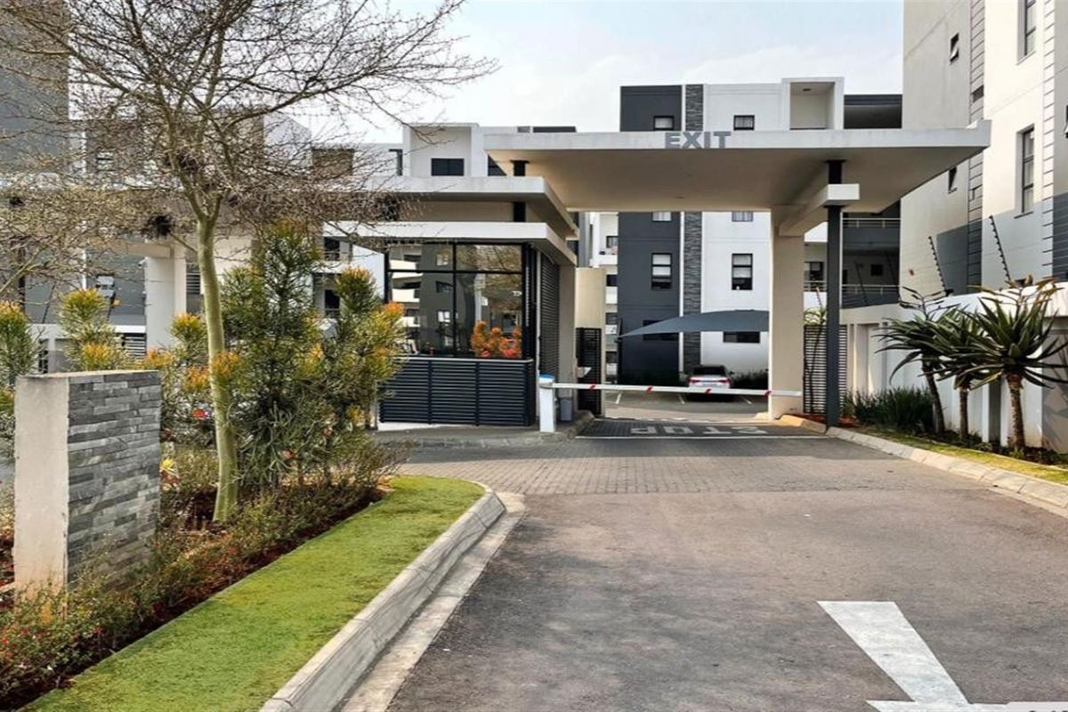 Apartment For Sale in Erand Gardens, Midrand - Photo 2