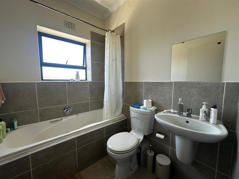 Very Neat 2-Bedroom Apartment  | Ideal for Homeowners or Investo - Photo 3