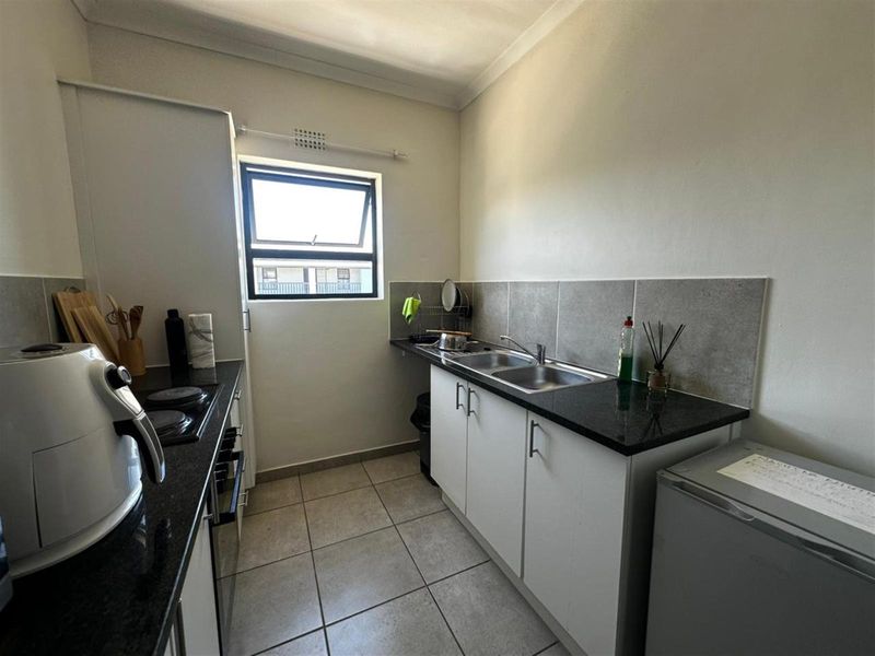 Very Neat 2-Bedroom Apartment  | Ideal for Homeowners or Investo - Photo 5