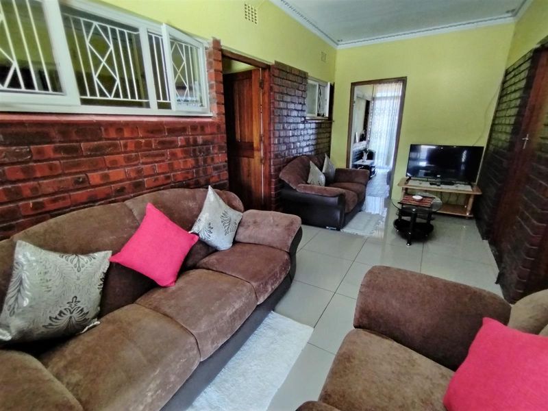 A Beautiful house for sale in Grantham Park, Empangeni - Photo 9
