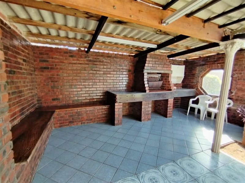 A Beautiful house for sale in Grantham Park, Empangeni - Photo 8