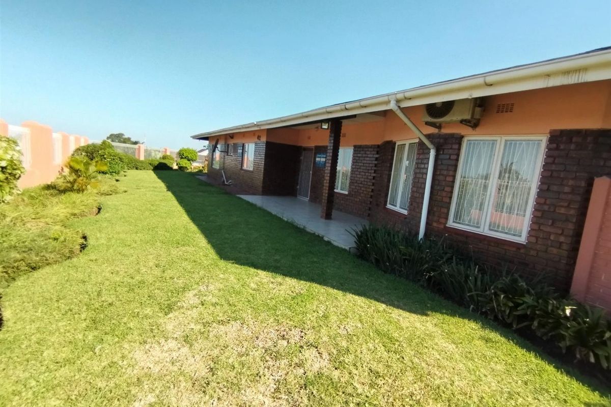 A Beautiful house for sale in Grantham Park, Empangeni - Photo 3