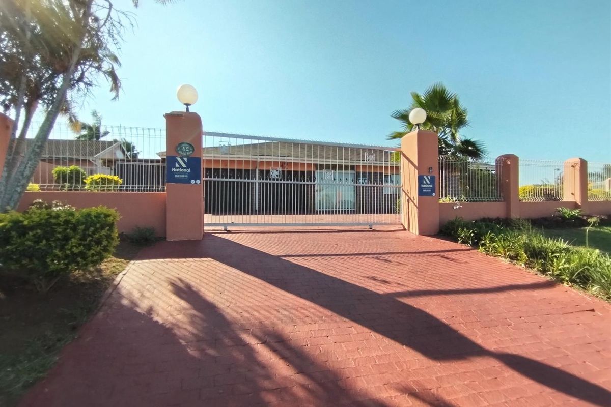 A Beautiful house for sale in Grantham Park, Empangeni - Photo 4