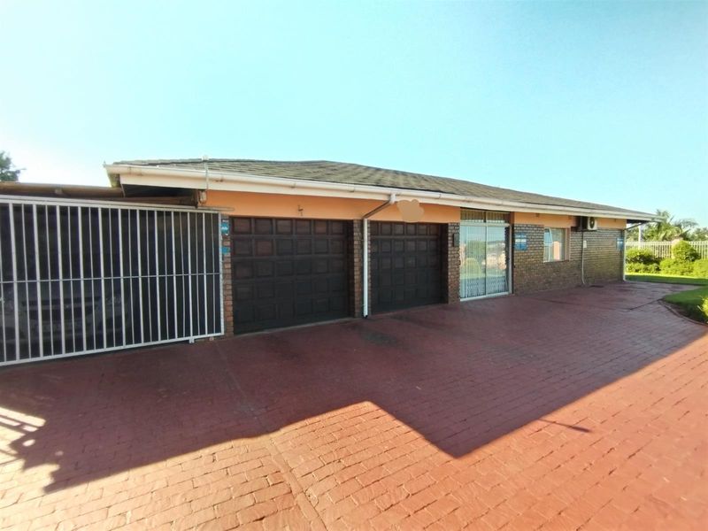 A Beautiful house for sale in Grantham Park, Empangeni - Photo 2