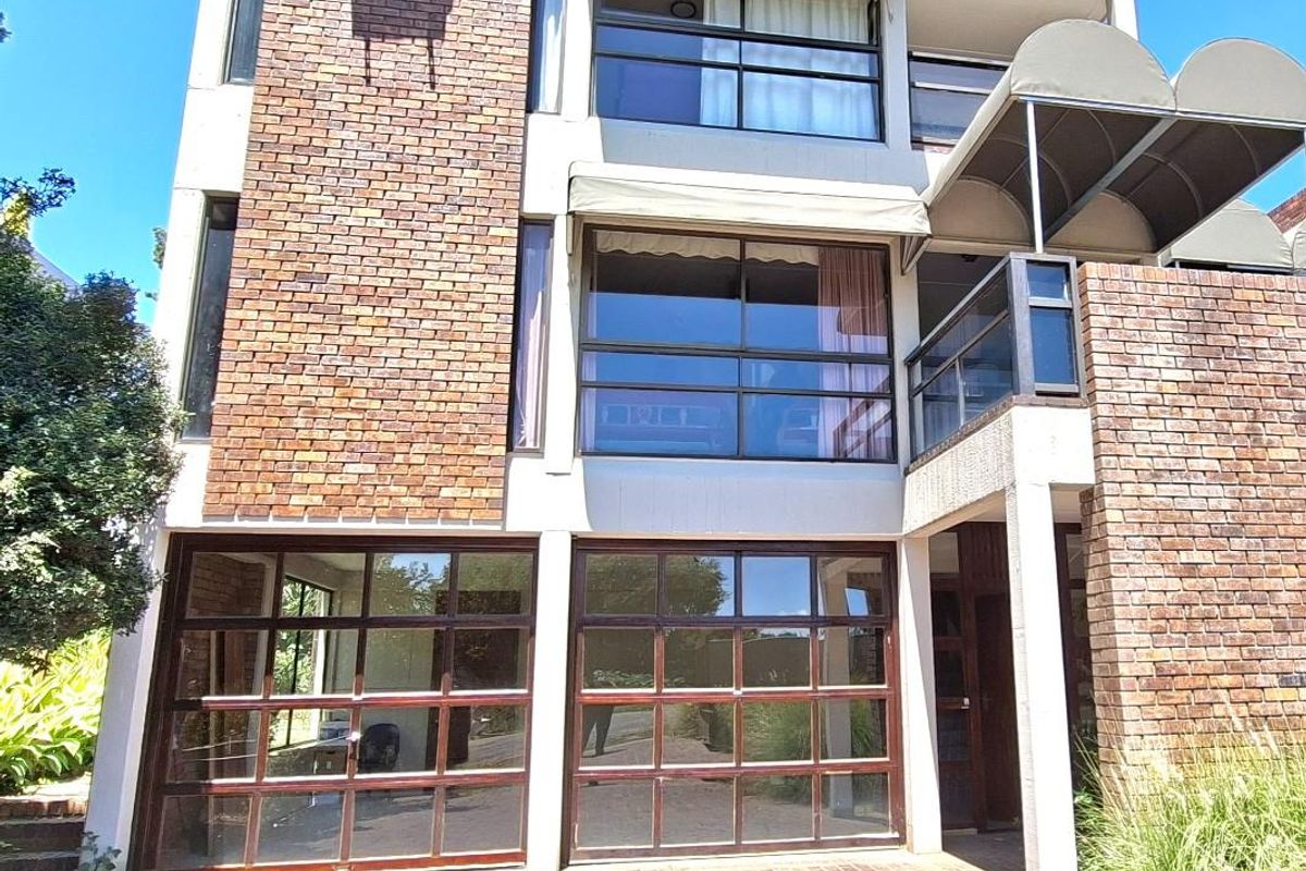 Exclusive Five-Level Luxury Residence with Panoramic Vaal River Views - Photo 2