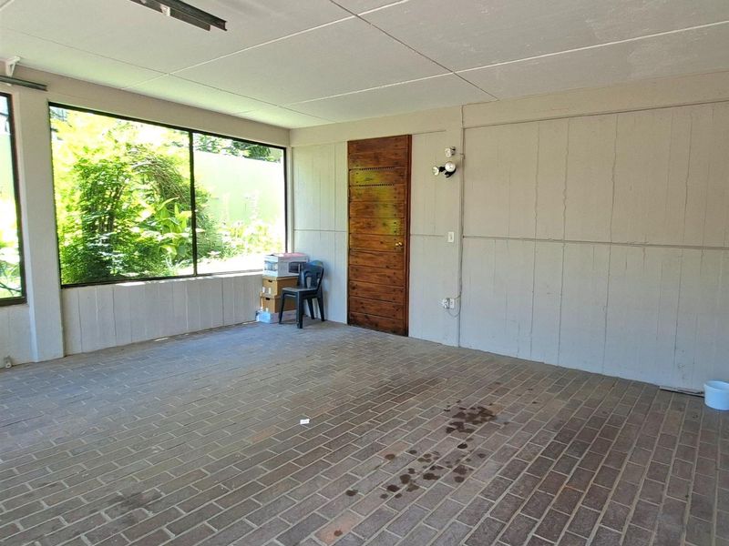 Exclusive Five-Level Luxury Residence with Panoramic Vaal River Views - Photo 10