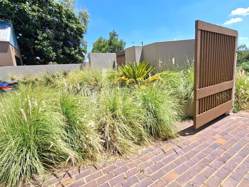 Exclusive Five-Level Luxury Residence with Panoramic Vaal River Views - Photo 8