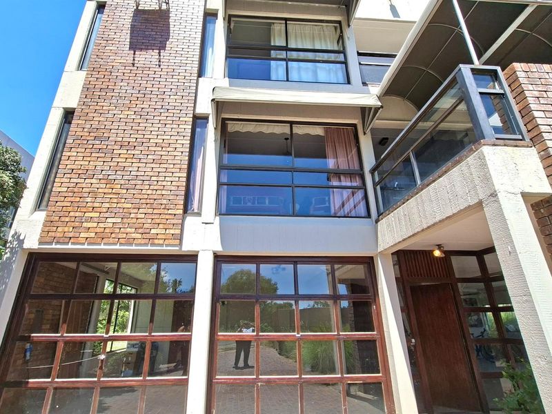 Exclusive Five-Level Luxury Residence with Panoramic Vaal River Views - Photo 6