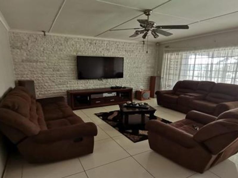 House For Sale in Glen Anil, Durban North, KwaZulu Natal - Photo 4