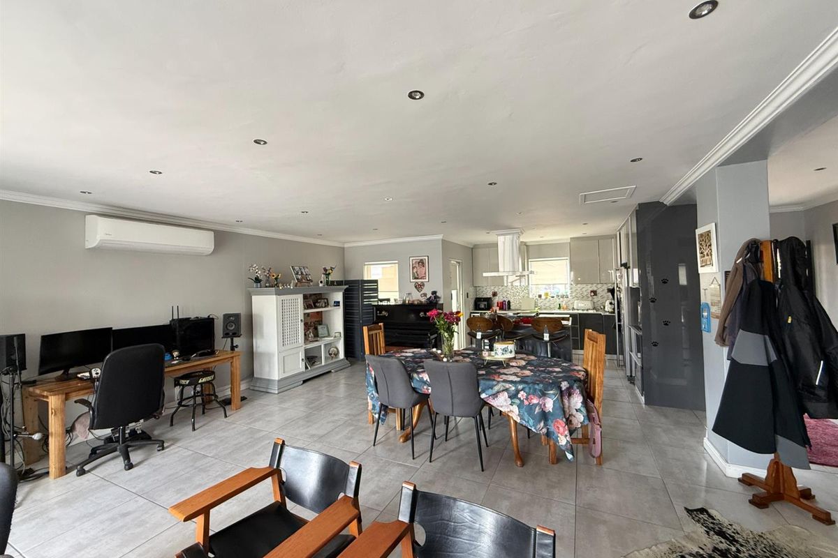 3 Bedroom Family Living with Exceptional Space and Versatility - Photo 4