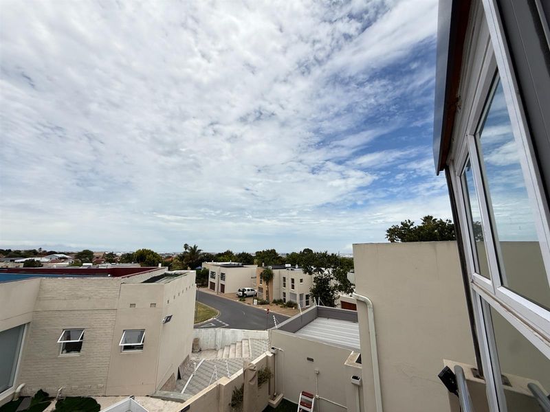 3 Bedroom Family Living with Exceptional Space and Versatility - Photo 6