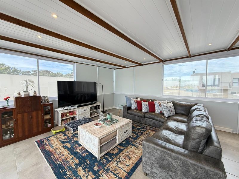 3 Bedroom Family Living with Exceptional Space and Versatility - Photo 10