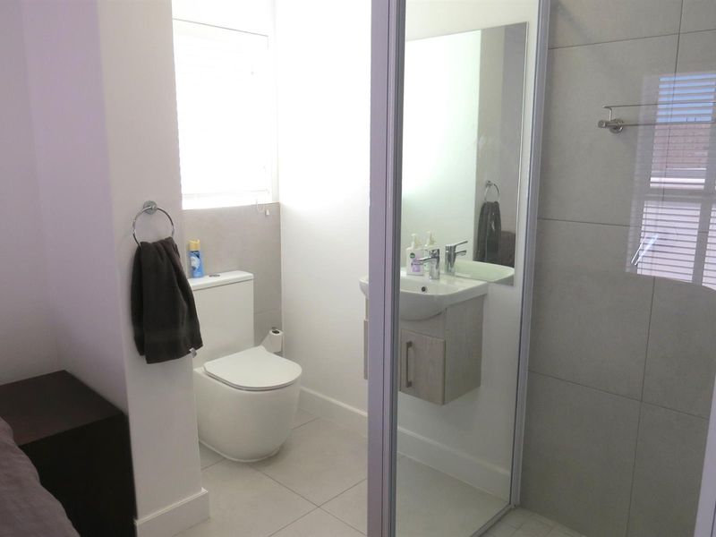 Lovely three bedroom house with solar, in secure complex! - Photo 9