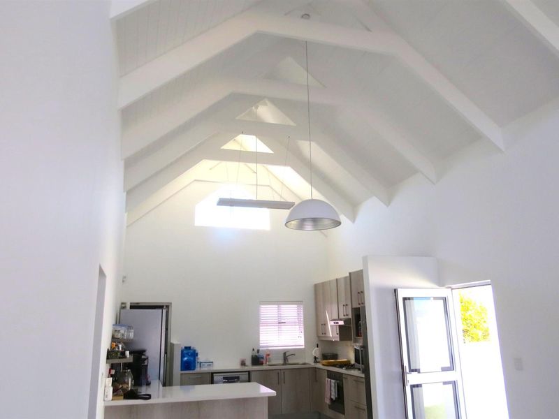 Lovely three bedroom house with solar, in secure complex! - Photo 4