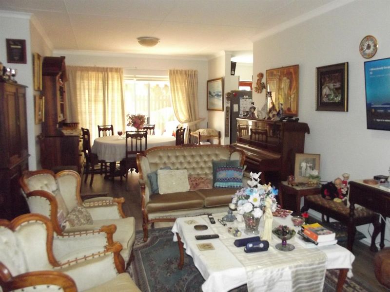 Spacious and Comfortable Living at Bergville Retirement Village, George, Garden Route - Photo 7