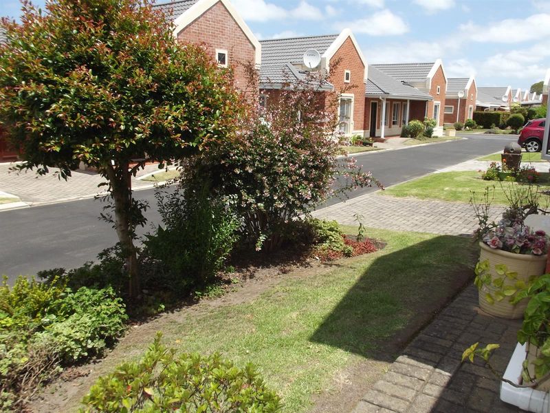 Spacious and Comfortable Living at Bergville Retirement Village, George, Garden Route - Photo 2