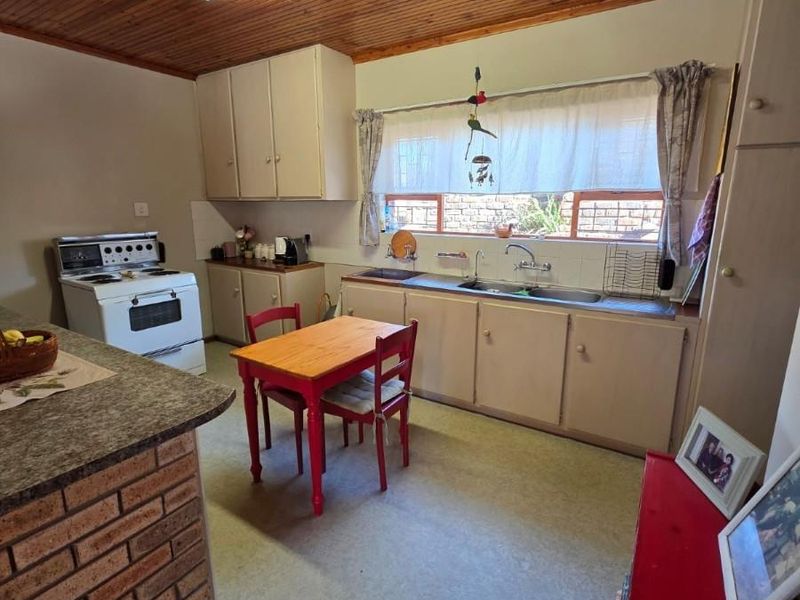 Coastal Charm and Comfort in a Prime Jeffreys Bay Location - Photo 6