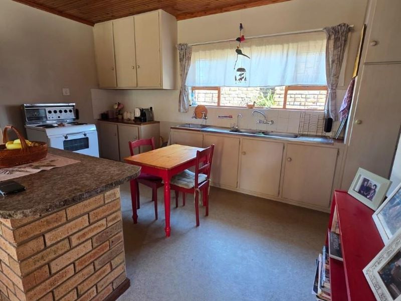 Coastal Charm and Comfort in a Prime Jeffreys Bay Location - Photo 5