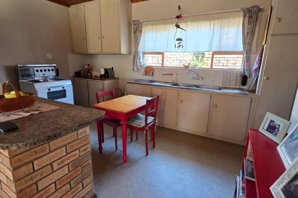 Coastal Charm and Comfort in a Prime Jeffreys Bay Location - Photo 5