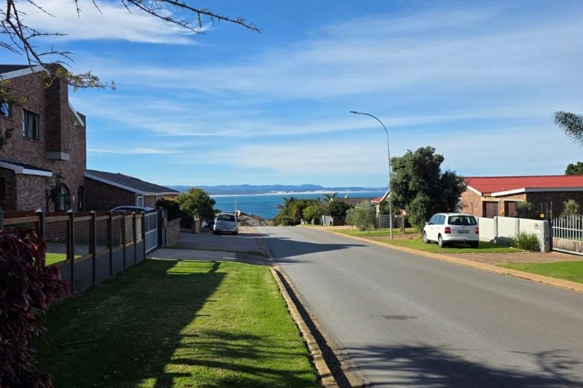 Coastal Charm and Comfort in a Prime Jeffreys Bay Location - Photo 2