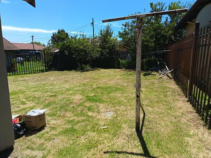 For Sale Thistle Grove Perfect First-Time Buy Fixer upper with loads of potential - Photo 4