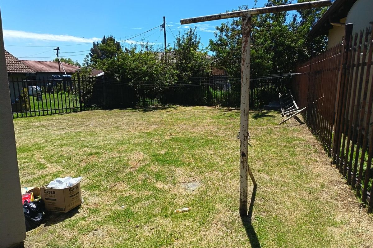 For Sale Thistle Grove Perfect First-Time Buy Fixer upper with loads of potential - Photo 4