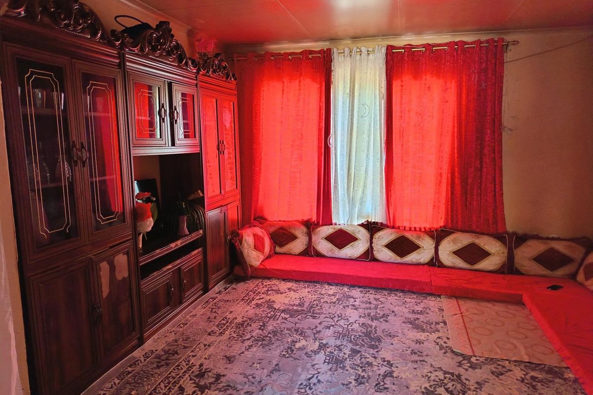 For Sale Thistle Grove Perfect First-Time Buy Fixer upper with loads of potential - Photo 5