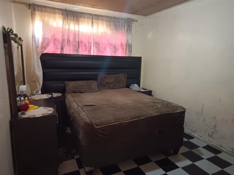 For Sale Thistle Grove Perfect First-Time Buy Fixer upper with loads of potential - Photo 6