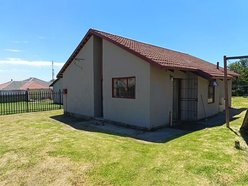 For Sale Thistle Grove Perfect First-Time Buy Fixer upper with loads of potential - Photo 2